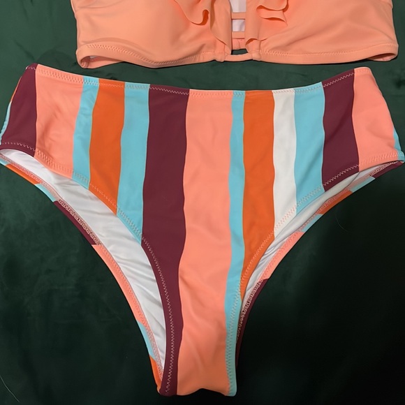 Cupshe Frilly Bikini Set - Picture 3 of 4